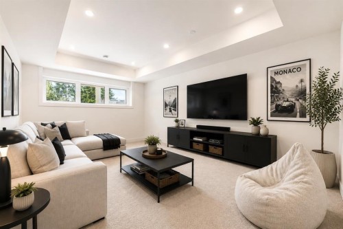 102-903 Edgar Avenue, Coquitlam, BC - Indoor Photo Showing Living Room