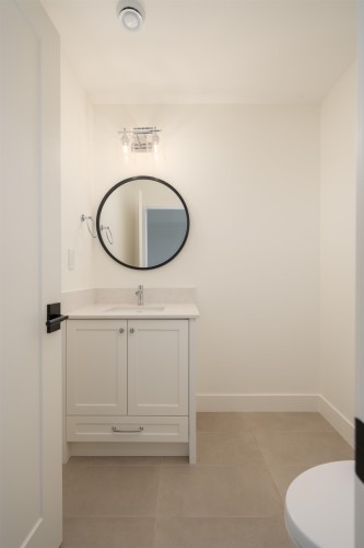 102-903 Edgar Avenue, Coquitlam, BC - Indoor Photo Showing Bathroom