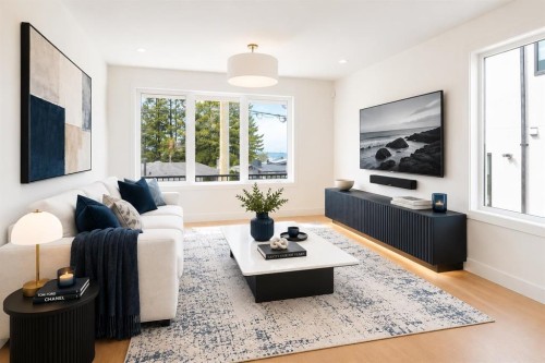 102-903 Edgar Avenue, Coquitlam, BC - Indoor Photo Showing Living Room