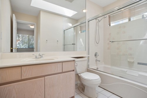 2986 37Th Avenue W, Vancouver, BC - Indoor Photo Showing Bathroom