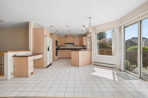 2986 37Th Avenue W, Vancouver, BC - Indoor Photo Showing Kitchen