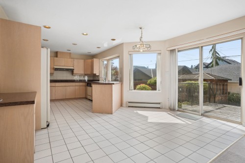 2986 37Th Avenue W, Vancouver, BC - Indoor Photo Showing Kitchen