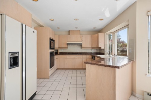 2986 37Th Avenue W, Vancouver, BC - Indoor Photo Showing Kitchen