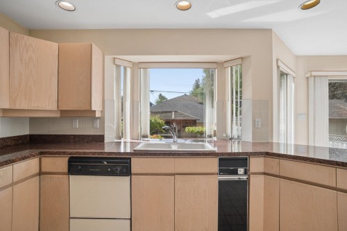 2986 37Th Avenue W, Vancouver, BC - Indoor Photo Showing Kitchen