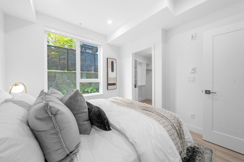 111-7161 17Th Avenue, Burnaby, BC - Indoor Photo Showing Bedroom