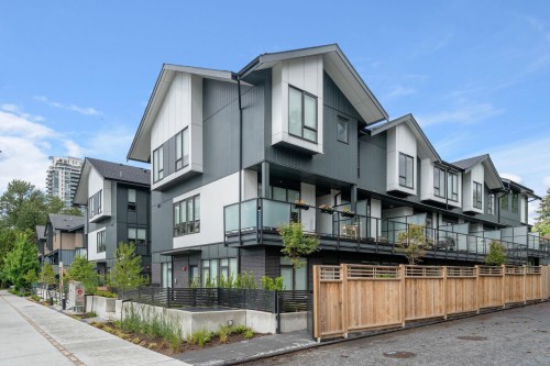 111-7161 17Th Avenue, Burnaby, BC - Outdoor