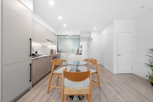 111-7161 17Th Avenue, Burnaby, BC - Indoor