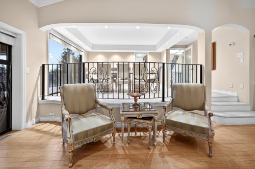 1375 Burnside Road, West Vancouver, BC - Indoor Photo Showing Other Room