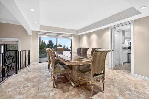 1375 Burnside Road, West Vancouver, BC - Indoor Photo Showing Dining Room