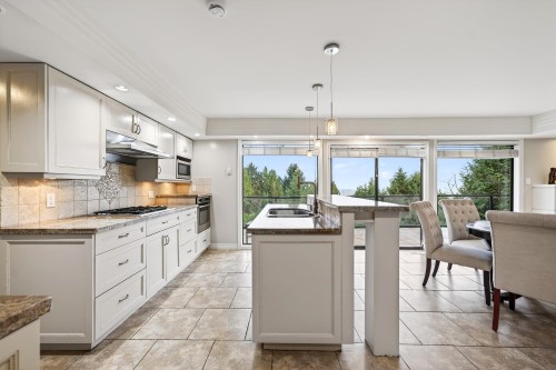 1375 Burnside Road, West Vancouver, BC - Indoor