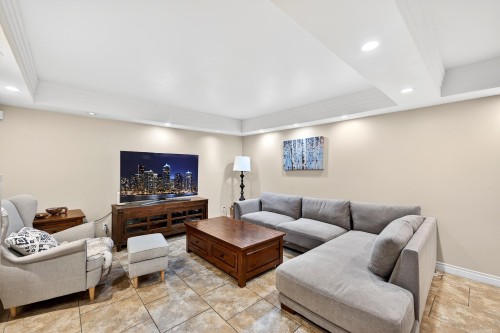 1375 Burnside Road, West Vancouver, BC - Indoor Photo Showing Living Room