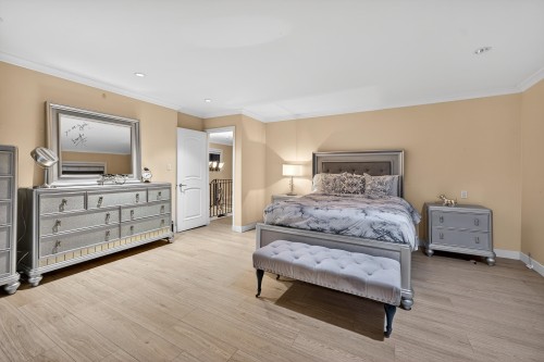 1375 Burnside Road, West Vancouver, BC - Indoor Photo Showing Bedroom