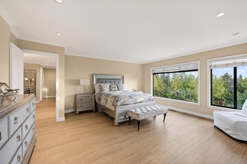 1375 Burnside Road, West Vancouver, BC - Indoor Photo Showing Bedroom