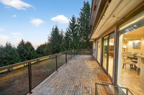 1375 Burnside Road, West Vancouver, BC - Outdoor With Exterior