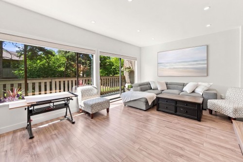 1079 Lillooet Road, North Vancouver, BC - Indoor Photo Showing Living Room