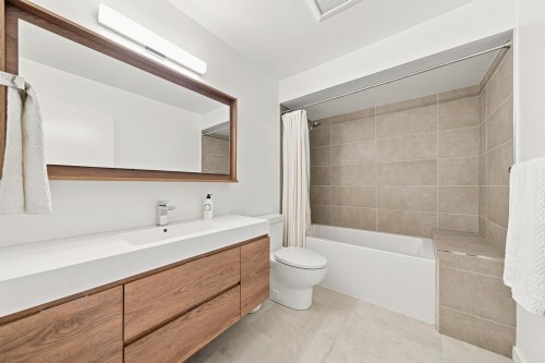 1079 Lillooet Road, North Vancouver, BC - Indoor Photo Showing Bathroom
