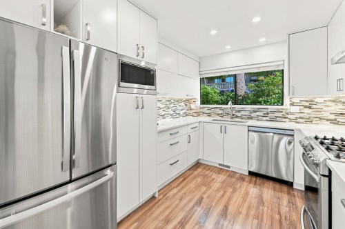 1079 Lillooet Road, North Vancouver, BC - Indoor Photo Showing Kitchen With Upgraded Kitchen