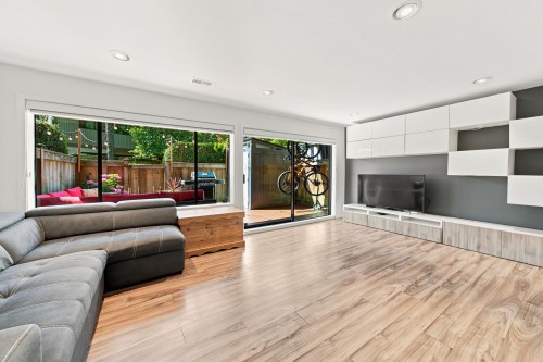 1079 Lillooet Road, North Vancouver, BC - Indoor Photo Showing Living Room