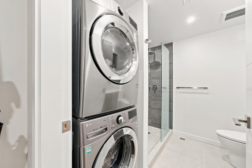 1079 Lillooet Road, North Vancouver, BC - Indoor Photo Showing Laundry Room