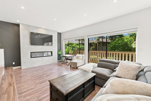1079 Lillooet Road, North Vancouver, BC - Indoor Photo Showing Living Room With Fireplace