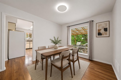 21513 Spring Avenue, Maple Ridge, BC - Indoor Photo Showing Dining Room