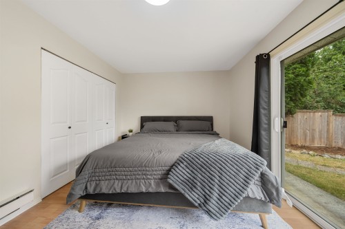 21513 Spring Avenue, Maple Ridge, BC - Indoor Photo Showing Bedroom