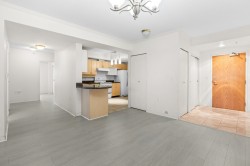 1605-6611 Cooney Road Richmond, BC V6Y 4C5