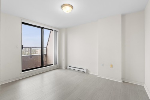 1605-6611 Cooney Road, Richmond, BC - Indoor Photo Showing Other Room