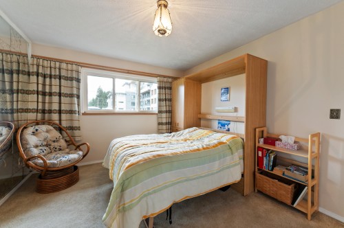 627 Harrison Avenue, Coquitlam, BC - Indoor Photo Showing Bedroom