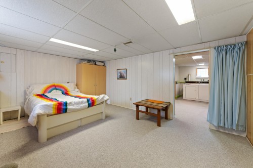 627 Harrison Avenue, Coquitlam, BC - Indoor Photo Showing Bedroom