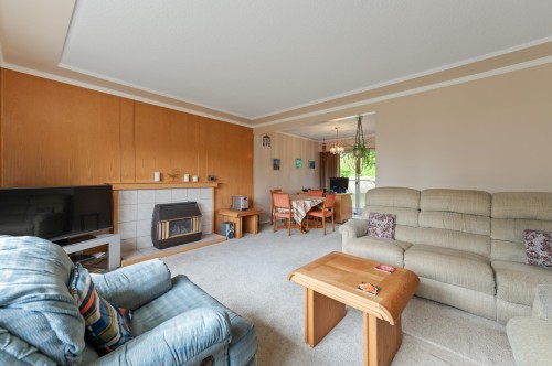 627 Harrison Avenue, Coquitlam, BC - Indoor Photo Showing Living Room With Fireplace