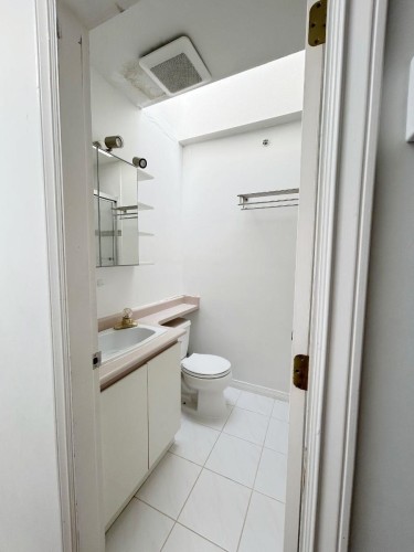 8377 Hudson Street, Vancouver, BC - Indoor Photo Showing Bathroom