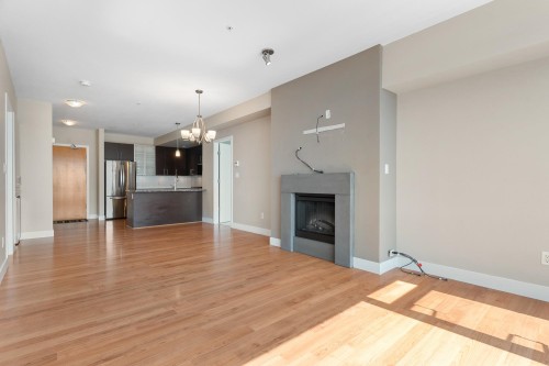 302-14200 Riverport Way, Richmond, BC - Indoor Photo Showing Living Room With Fireplace