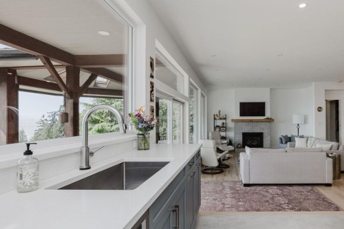 6889 Island View Road, Sechelt, BC - Indoor With Fireplace
