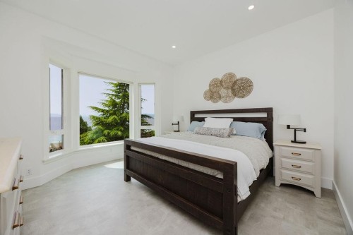6889 Island View Road, Sechelt, BC - Indoor Photo Showing Bedroom