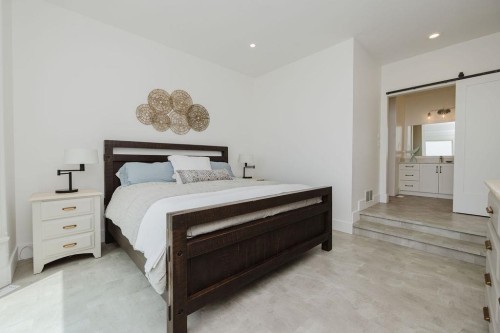 6889 Island View Road, Sechelt, BC - Indoor Photo Showing Bedroom