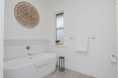 6889 Island View Road, Sechelt, BC - Indoor Photo Showing Bathroom