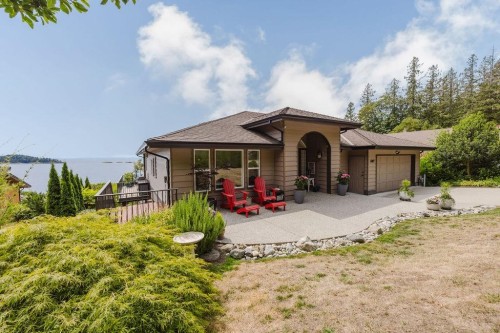 6889 Island View Road, Sechelt, BC - Outdoor