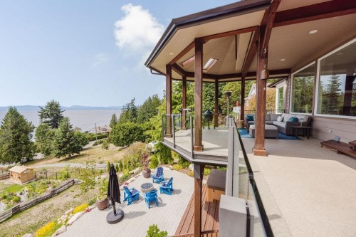 6889 Island View Road, Sechelt, BC - Outdoor With Exterior