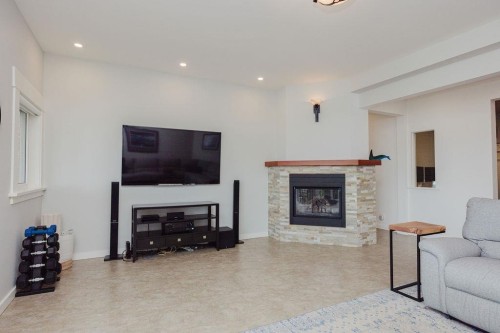 6889 Island View Road, Sechelt, BC - Indoor Photo Showing Living Room With Fireplace