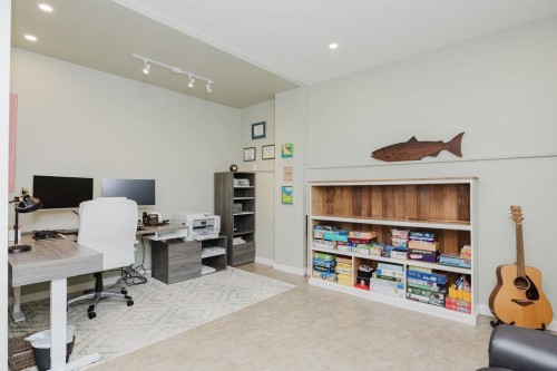 6889 Island View Road, Sechelt, BC - Indoor Photo Showing Office