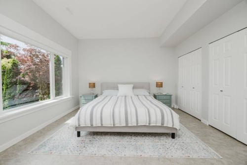 6889 Island View Road, Sechelt, BC - Indoor Photo Showing Bedroom