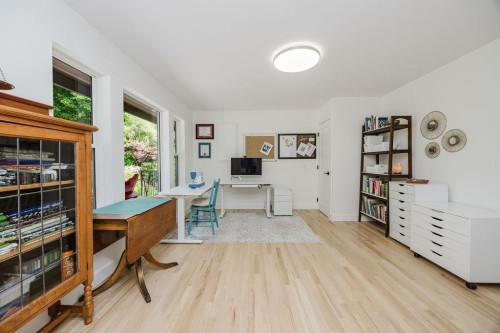 6889 Island View Road, Sechelt, BC - Indoor