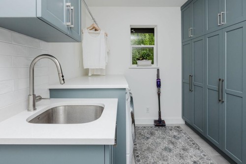 6889 Island View Road, Sechelt, BC - Indoor Photo Showing Kitchen