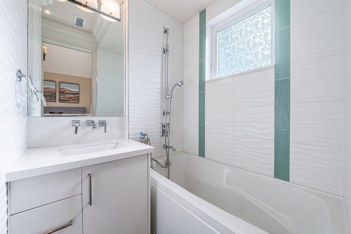 3178 23Rd Avenue W, Vancouver, BC - Indoor Photo Showing Bathroom