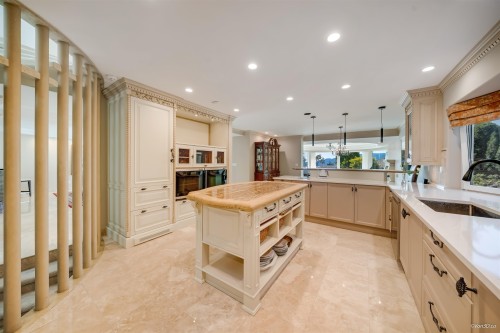 5387 Westhaven Wynd, West Vancouver, BC - Indoor Photo Showing Kitchen