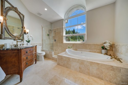 5387 Westhaven Wynd, West Vancouver, BC - Indoor Photo Showing Bathroom