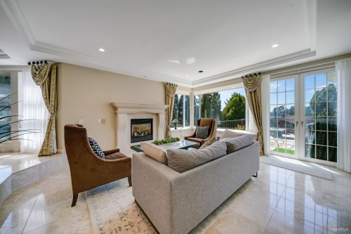 5387 Westhaven Wynd, West Vancouver, BC - Indoor Photo Showing Living Room With Fireplace