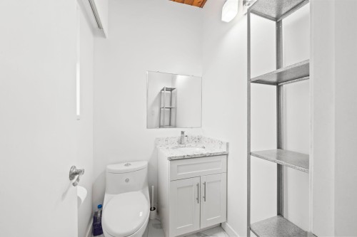 39 Mott Crescent, New Westminster, BC - Indoor Photo Showing Bathroom