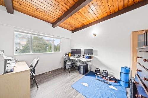 39 Mott Crescent, New Westminster, BC - Indoor